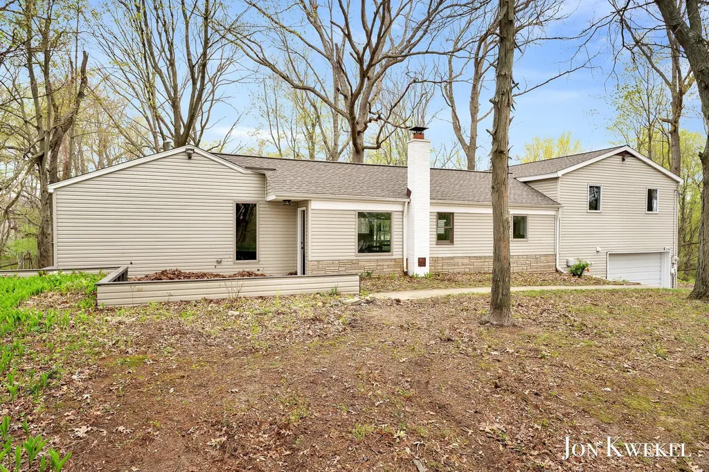 2687 Dunnigan Avenue NE Grand Rapids Charter Township MI 49525