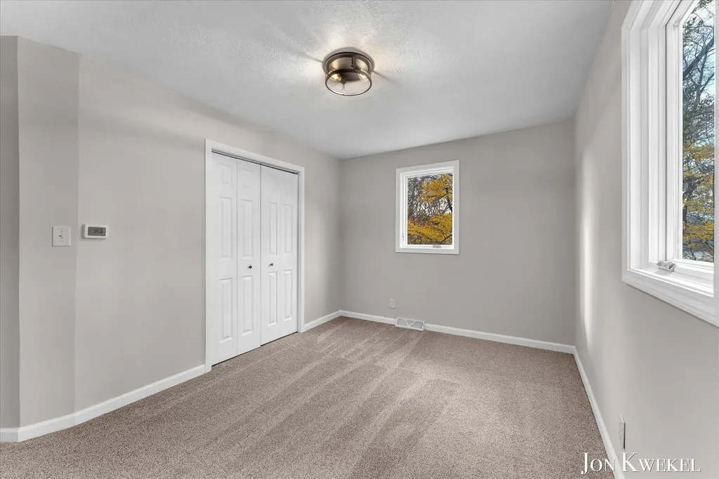 2687 Dunnigan Avenue NE Grand Rapids Charter Township MI 49525