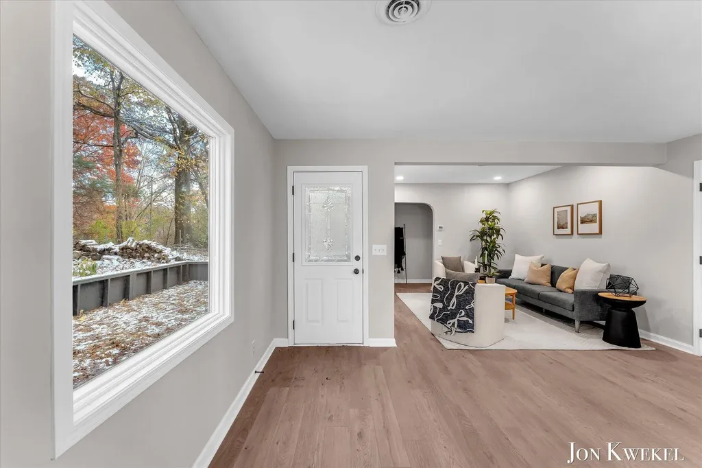 2687 Dunnigan Avenue NE Grand Rapids Charter Township MI 49525