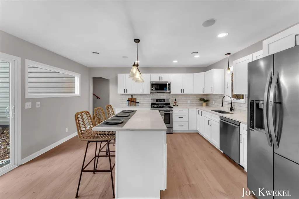 2687 Dunnigan Avenue NE Grand Rapids Charter Township MI 49525