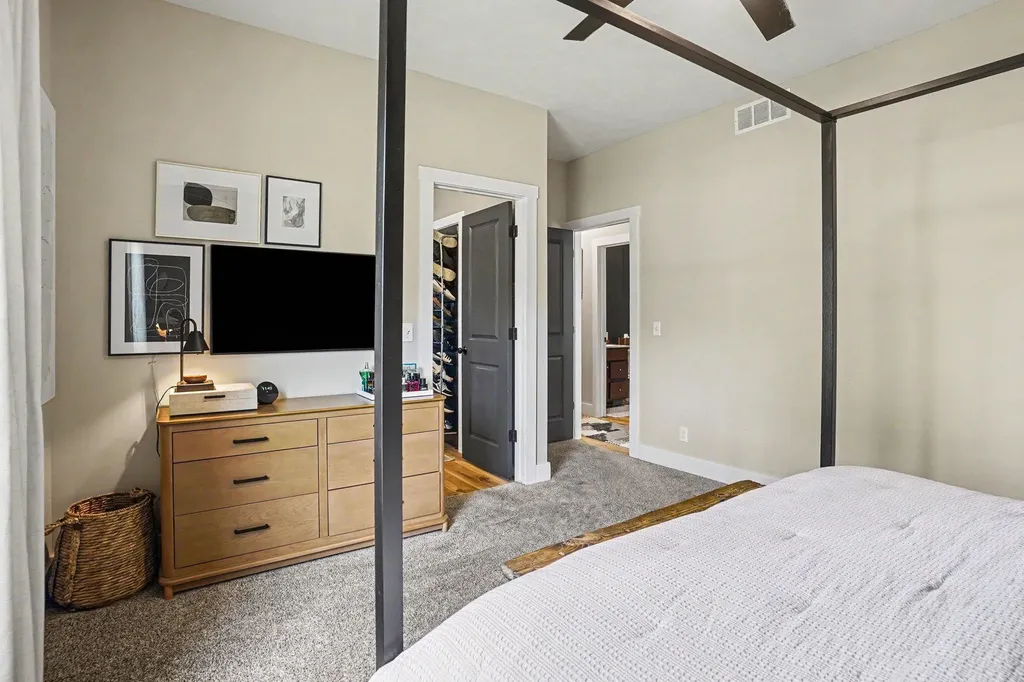 5999 N Bear Den Trail Fruitport Charter Township MI 49444