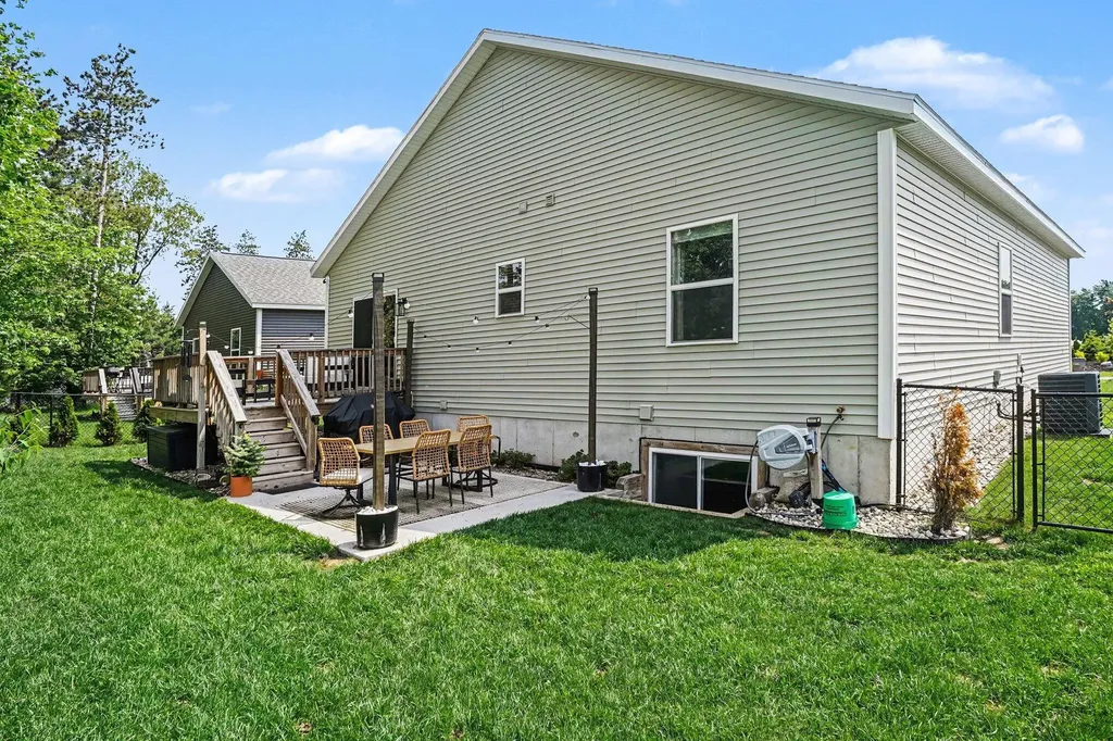 5999 N Bear Den Trail Fruitport Charter Township MI 49444