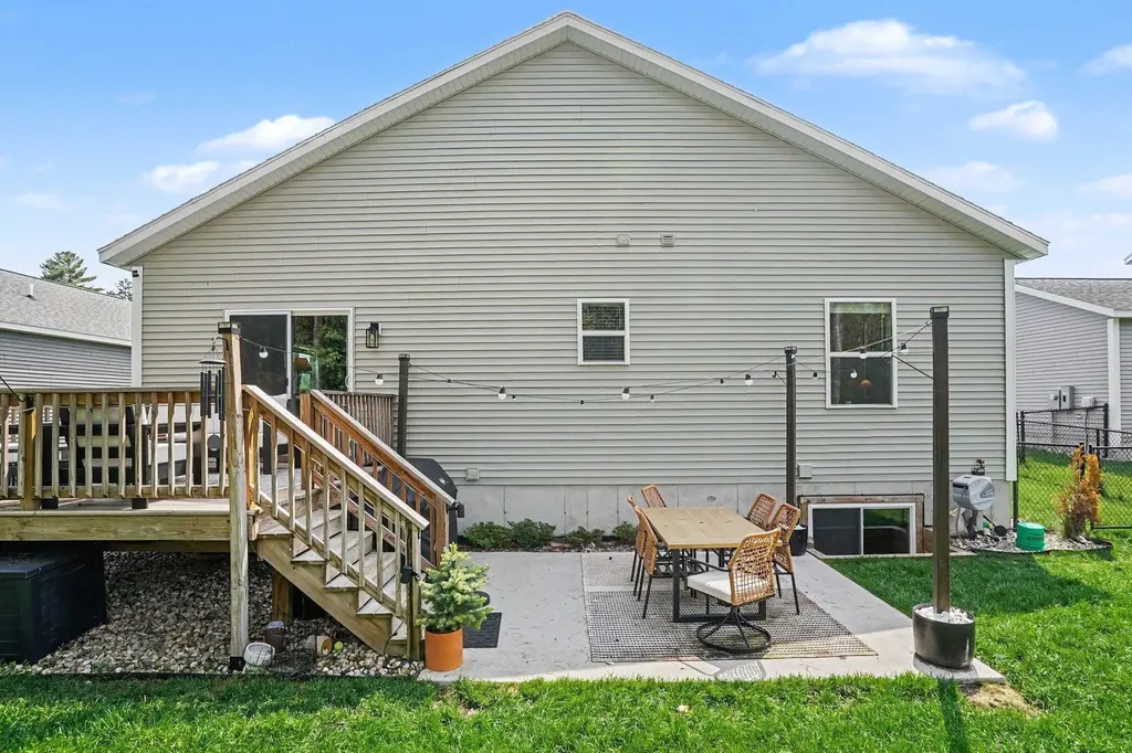 5999 N Bear Den Trail Fruitport Charter Township MI 49444