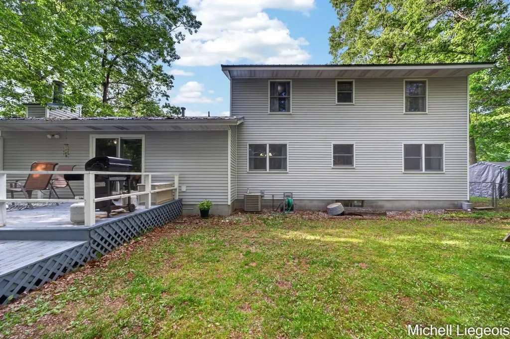 3325 S Riverwood Drive Dalton Township MI 49457