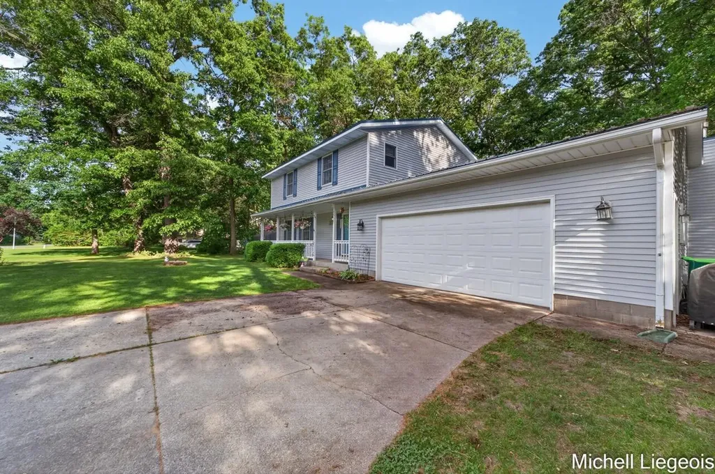 3325 S Riverwood Drive Dalton Township MI 49457
