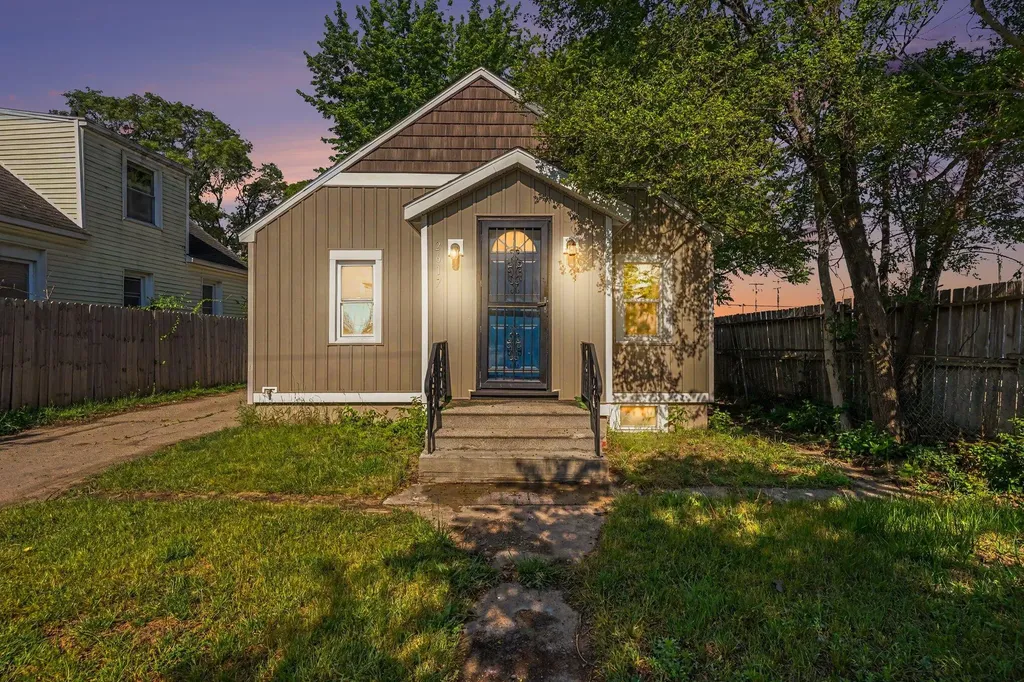 2617 Fairfield Street Norton Shores City MI 49441