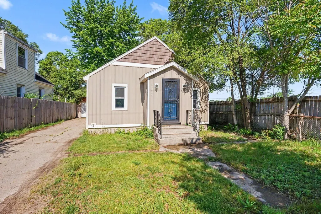 2617 Fairfield Street Norton Shores City MI 49441