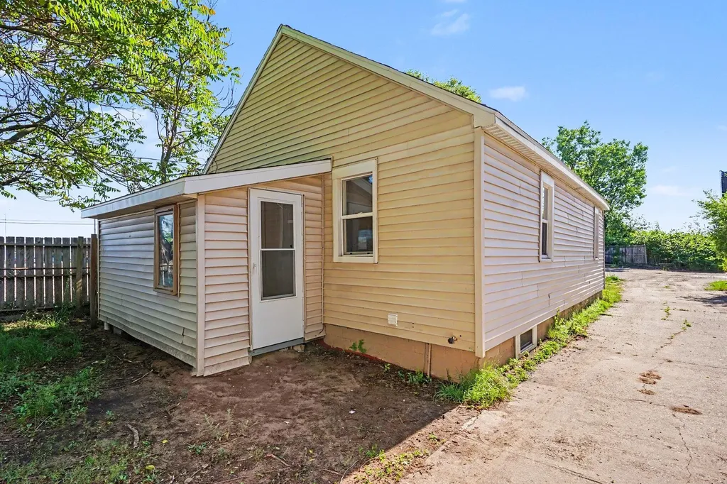 2617 Fairfield Street Norton Shores City MI 49441