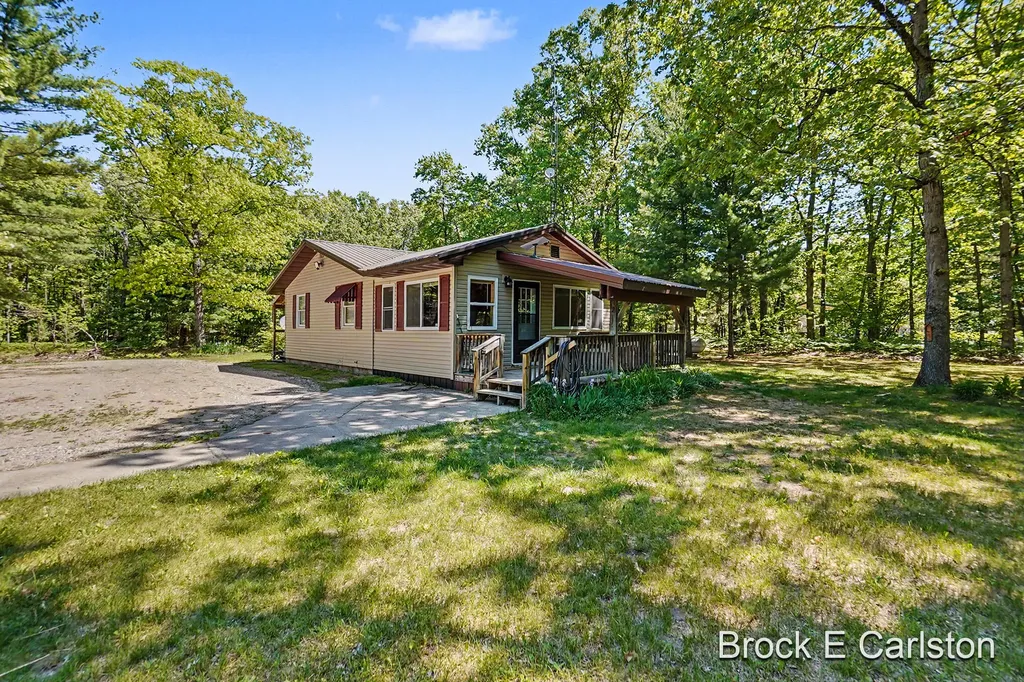 17455 Hoxeyville Road Norman Township MI 49689