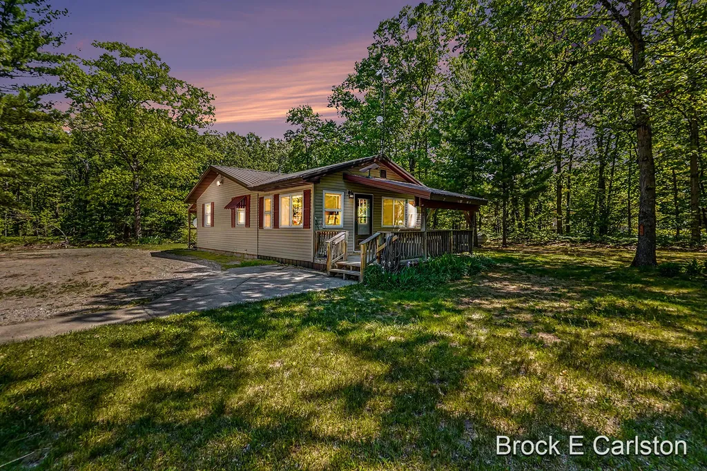 17455 Hoxeyville Road Norman Township MI 49689