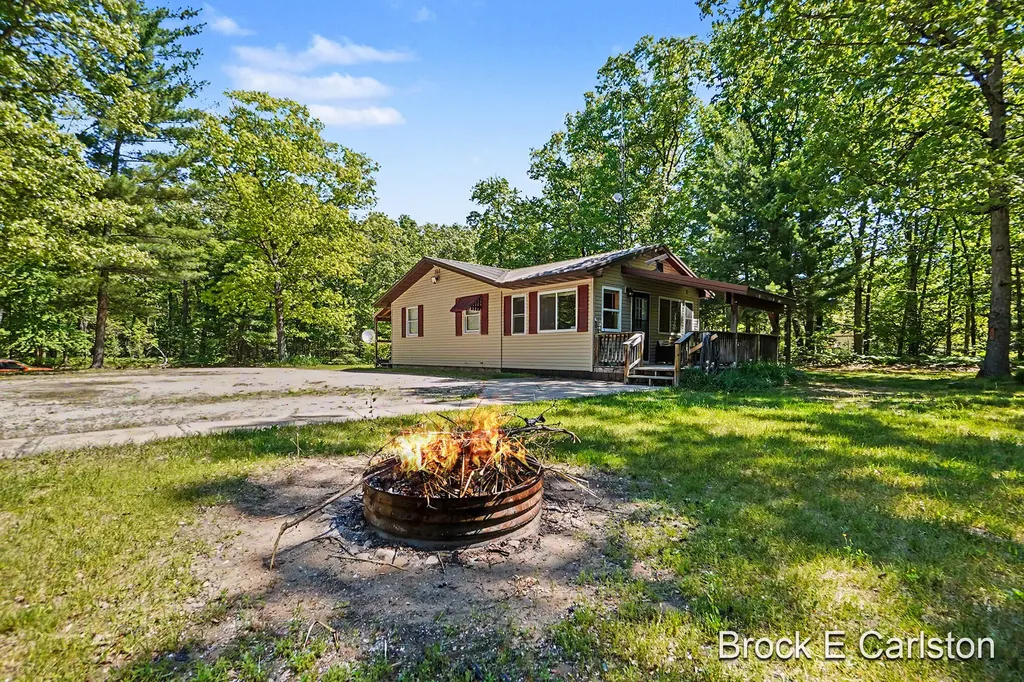 17455 Hoxeyville Road Norman Township MI 49689