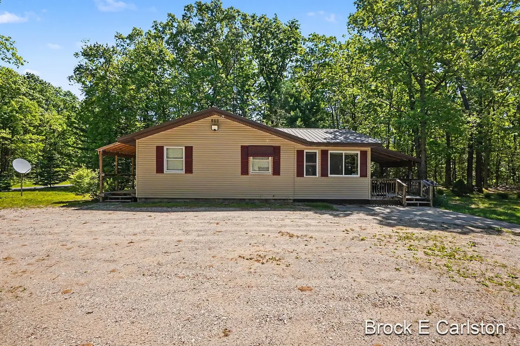 17455 Hoxeyville Road Norman Township MI 49689