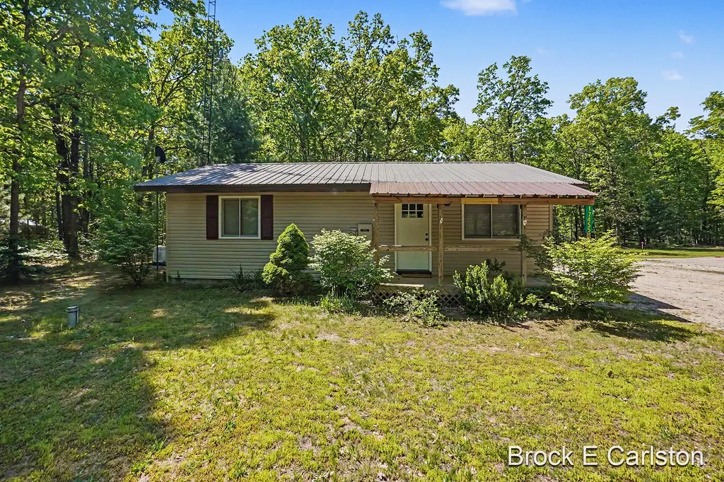 17455 Hoxeyville Road Norman Township MI 49689