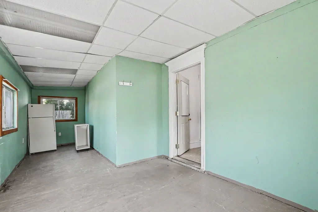 144 E 16th Street Holland City MI 49423