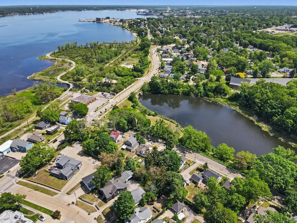 1989 Addison Street Muskegon City MI 49441