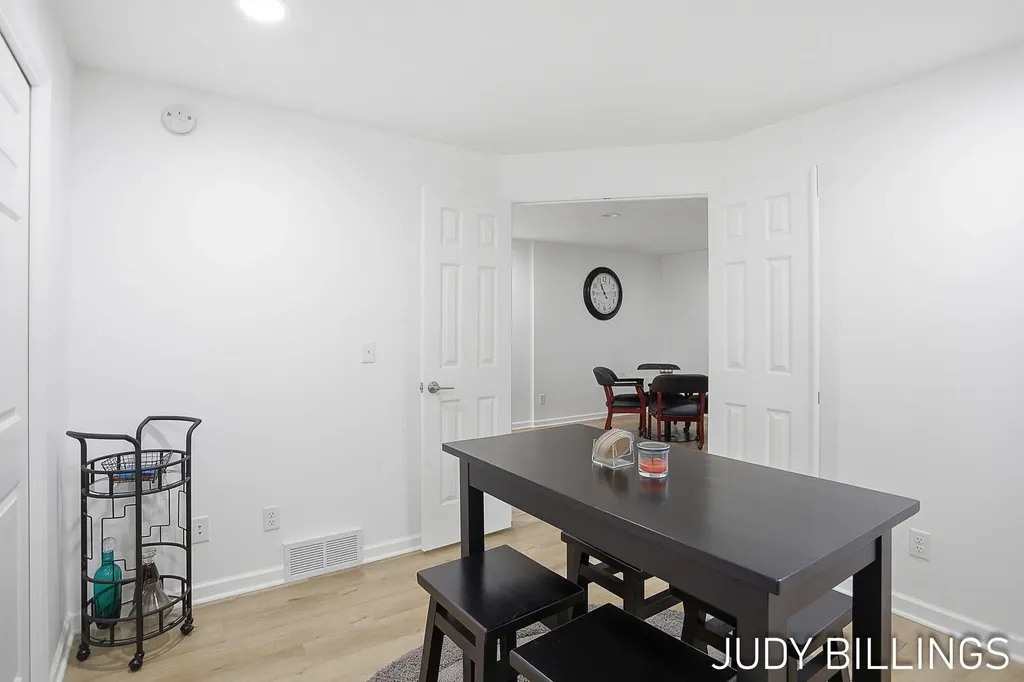 437 Amity Street Unknown City MI 49406