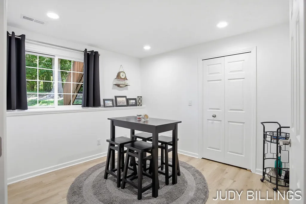 437 Amity Street Unknown City MI 49406