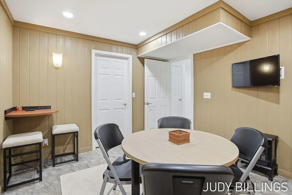 437 Amity Street Unknown City MI 49406