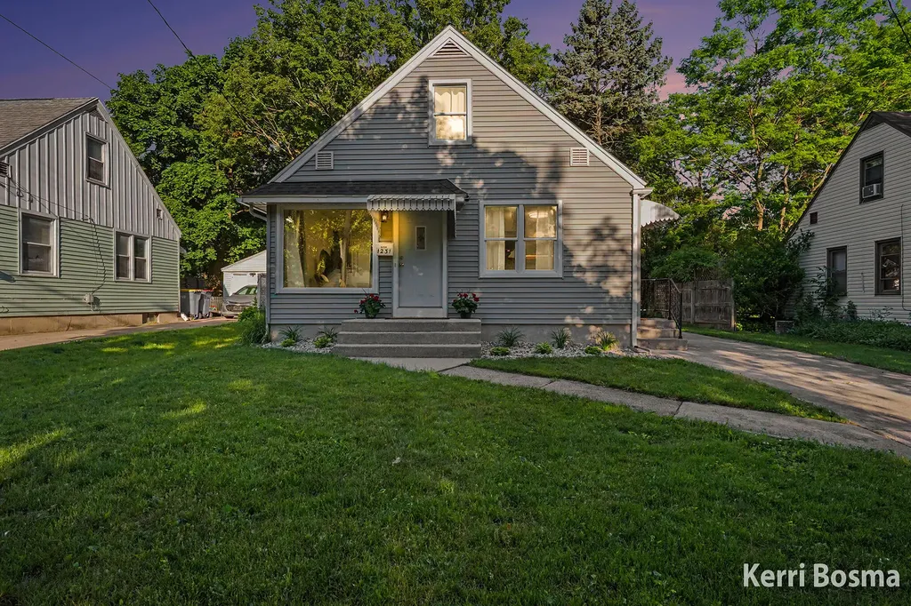 1231 Burke Avenue NE Grand Rapids City MI 49505