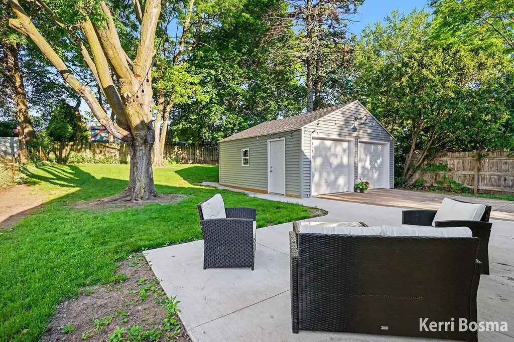 1231 Burke Avenue NE Grand Rapids City MI 49505