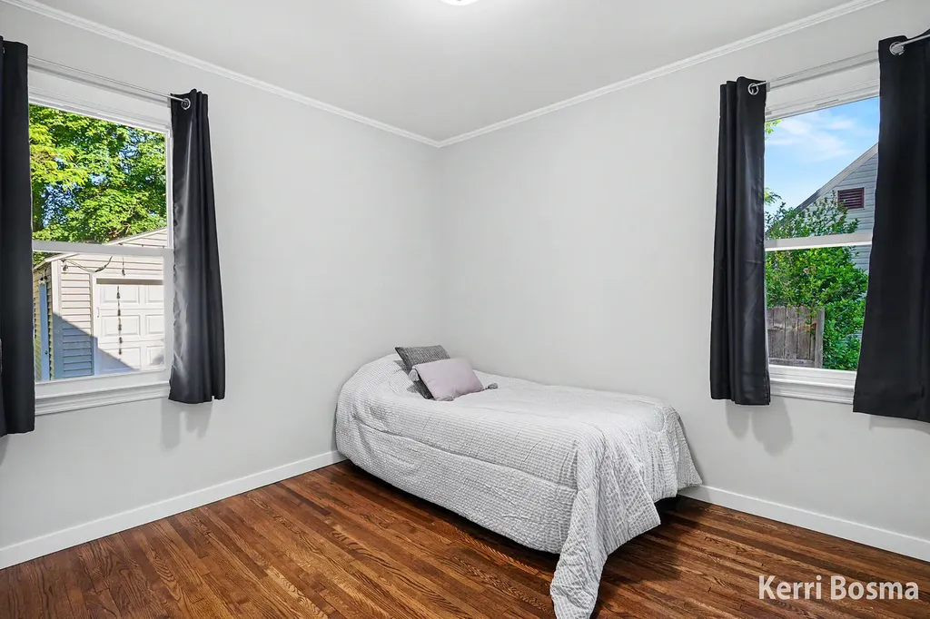 1231 Burke Avenue NE Grand Rapids City MI 49505