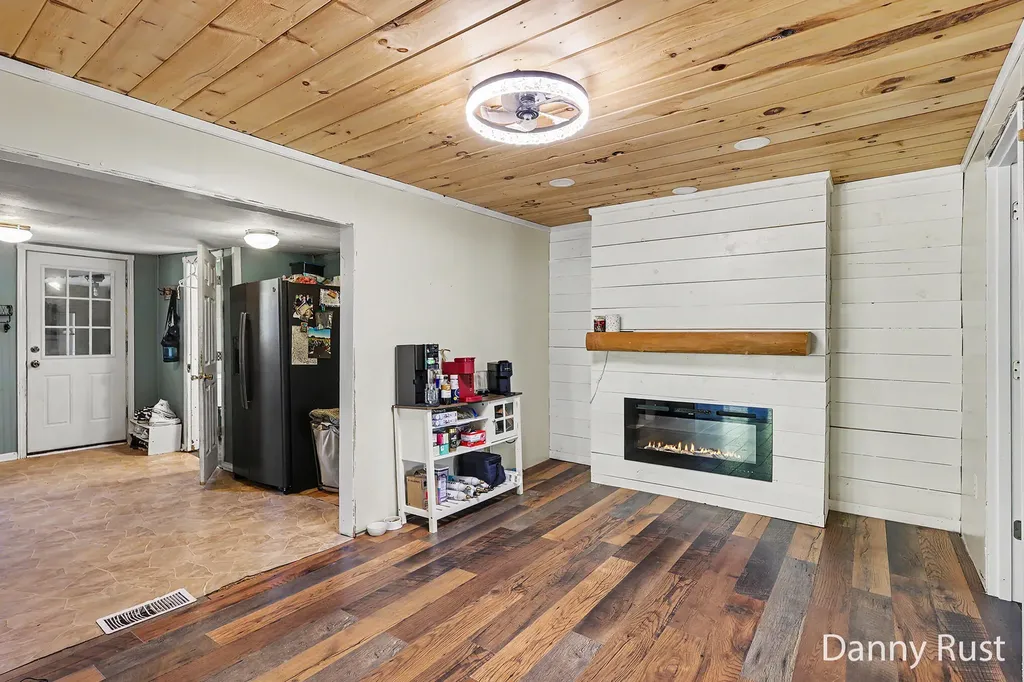 1430 Delz Drive Laketon Township MI 49445