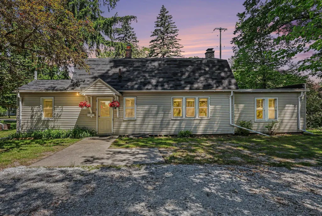 4865 Dowling Street Montague City MI 49437