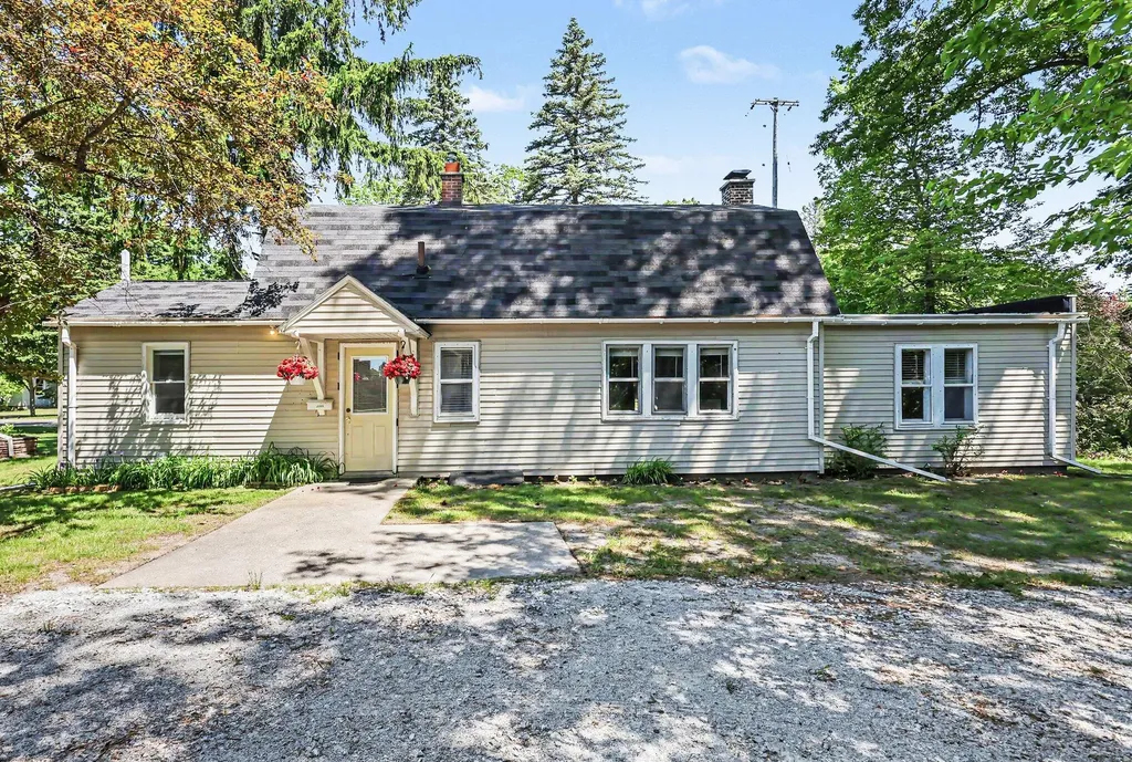 4865 Dowling Street Montague City MI 49437