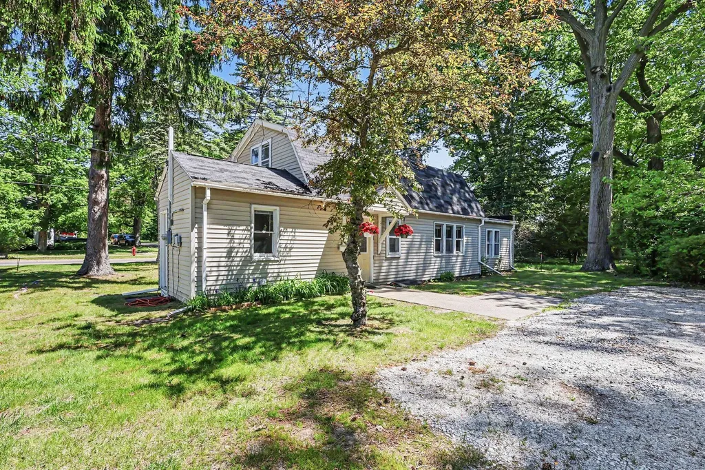 4865 Dowling Street Montague City MI 49437