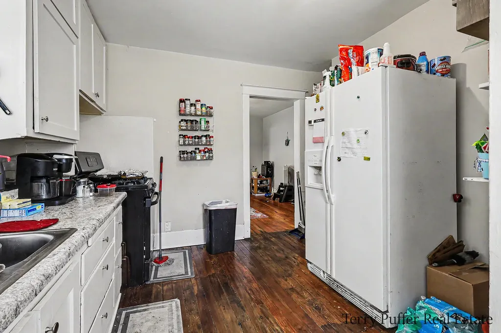 1093 W Southern Avenue Muskegon City MI 49441