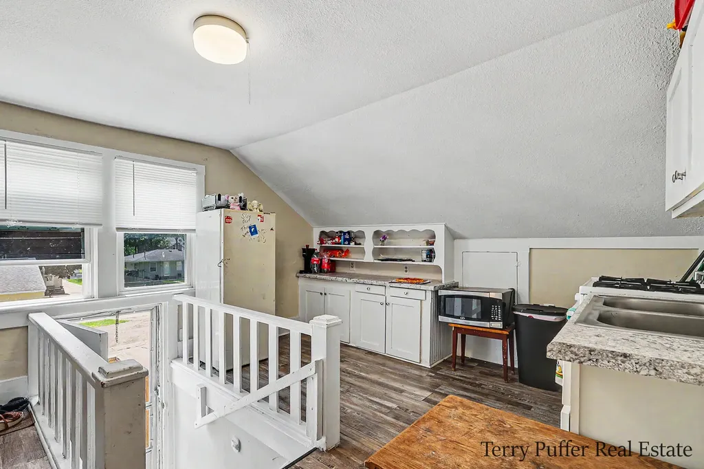 1093 W Southern Avenue Muskegon City MI 49441