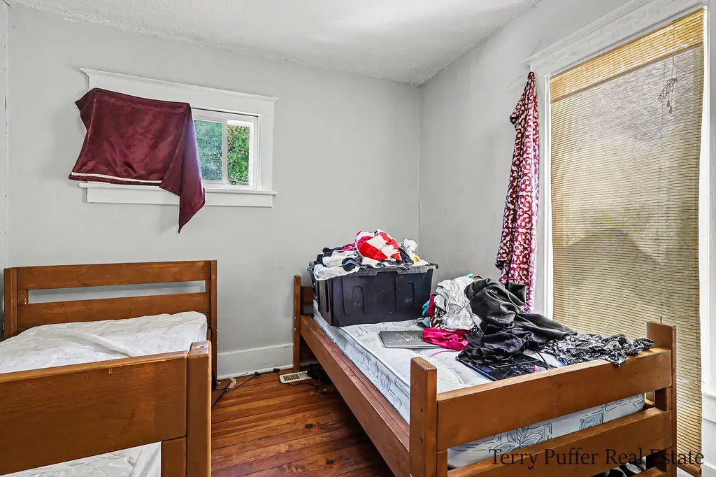 1093 W Southern Avenue Muskegon City MI 49441