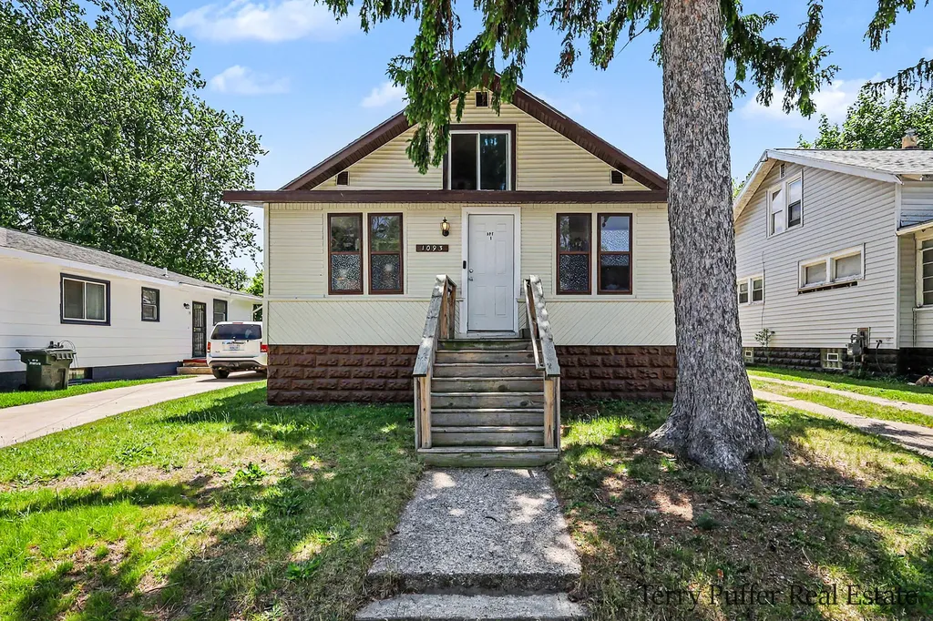 1093 W Southern Avenue Muskegon City MI 49441