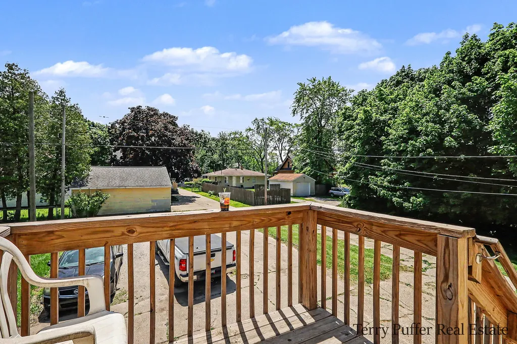 1093 W Southern Avenue Muskegon City MI 49441