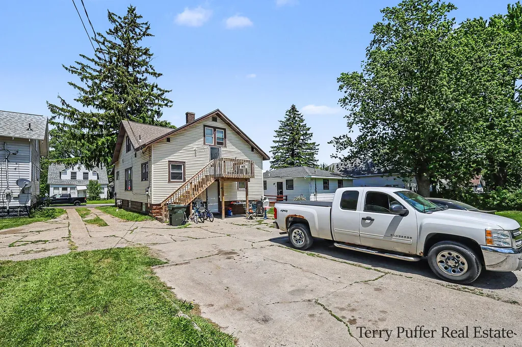 1093 W Southern Avenue Muskegon City MI 49441