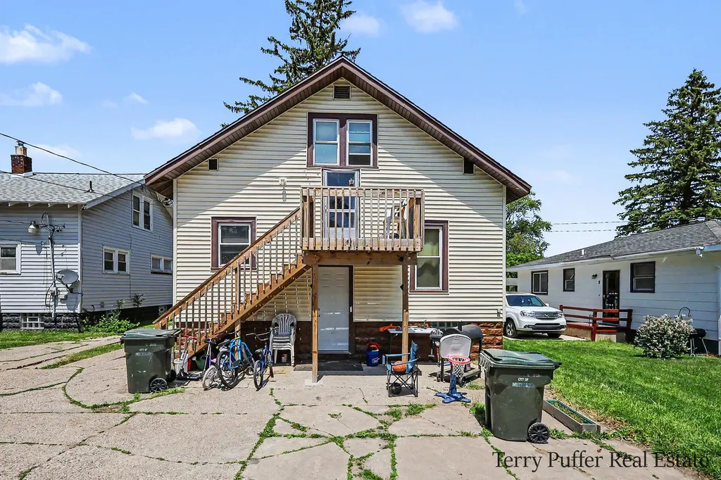 1093 W Southern Avenue Muskegon City MI 49441