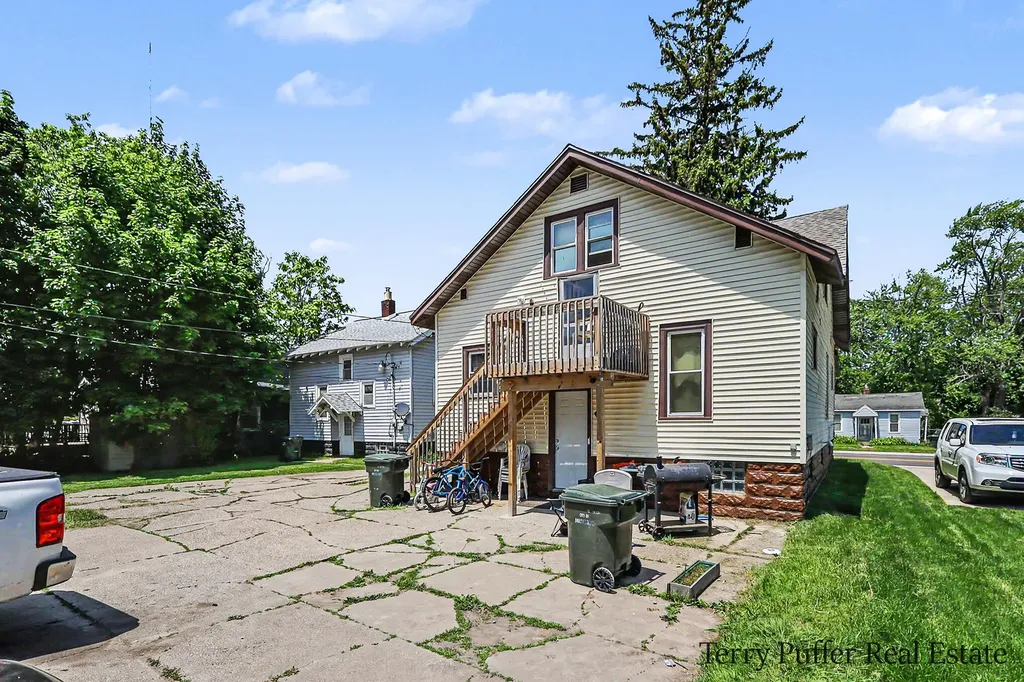 1093 W Southern Avenue Muskegon City MI 49441