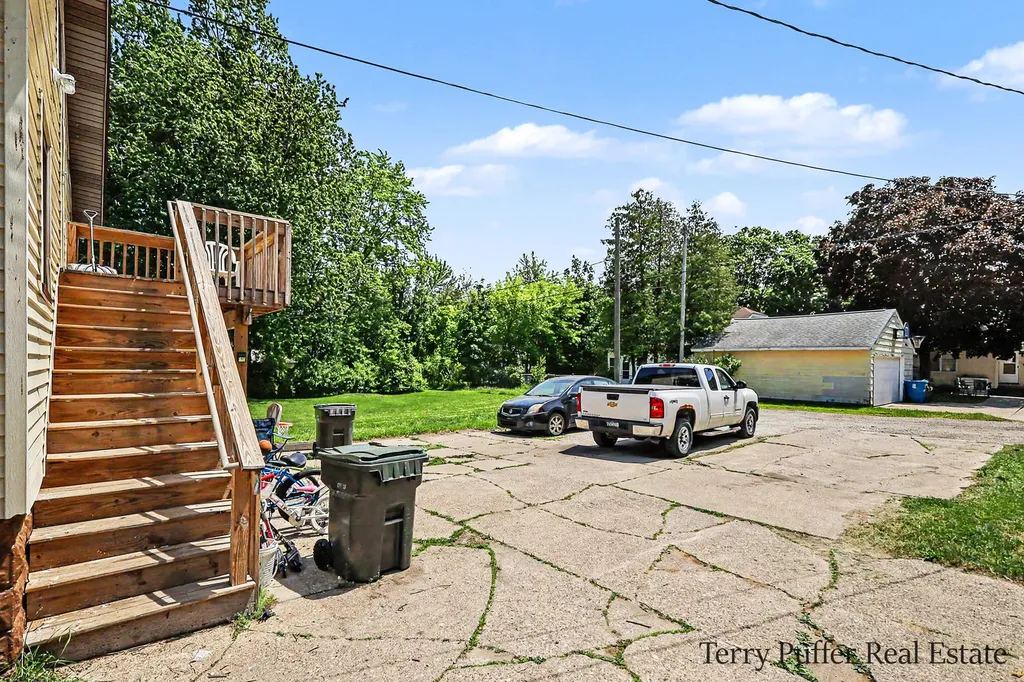 1093 W Southern Avenue Muskegon City MI 49441