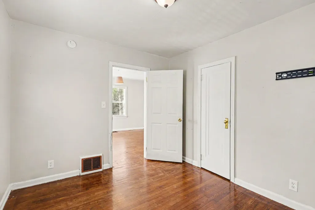 3329 Sanford Street Muskegon Heights City MI 49444