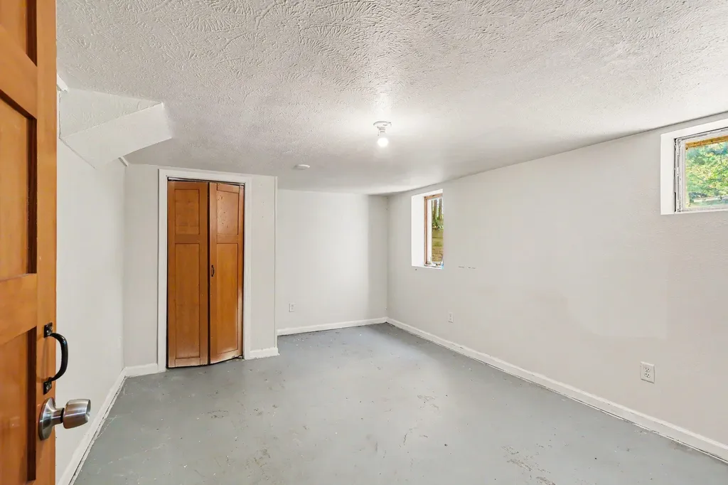 3329 Sanford Street Muskegon Heights City MI 49444