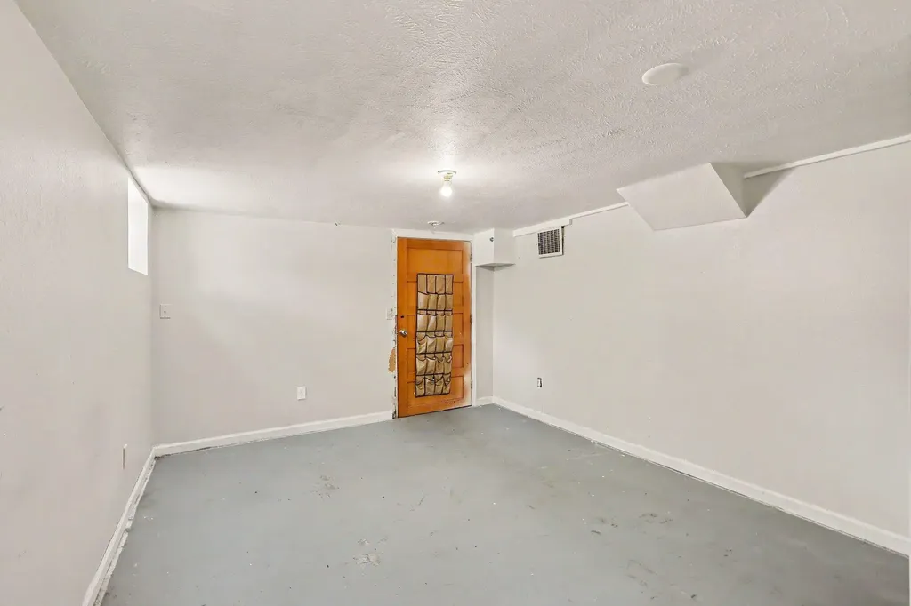 3329 Sanford Street Muskegon Heights City MI 49444