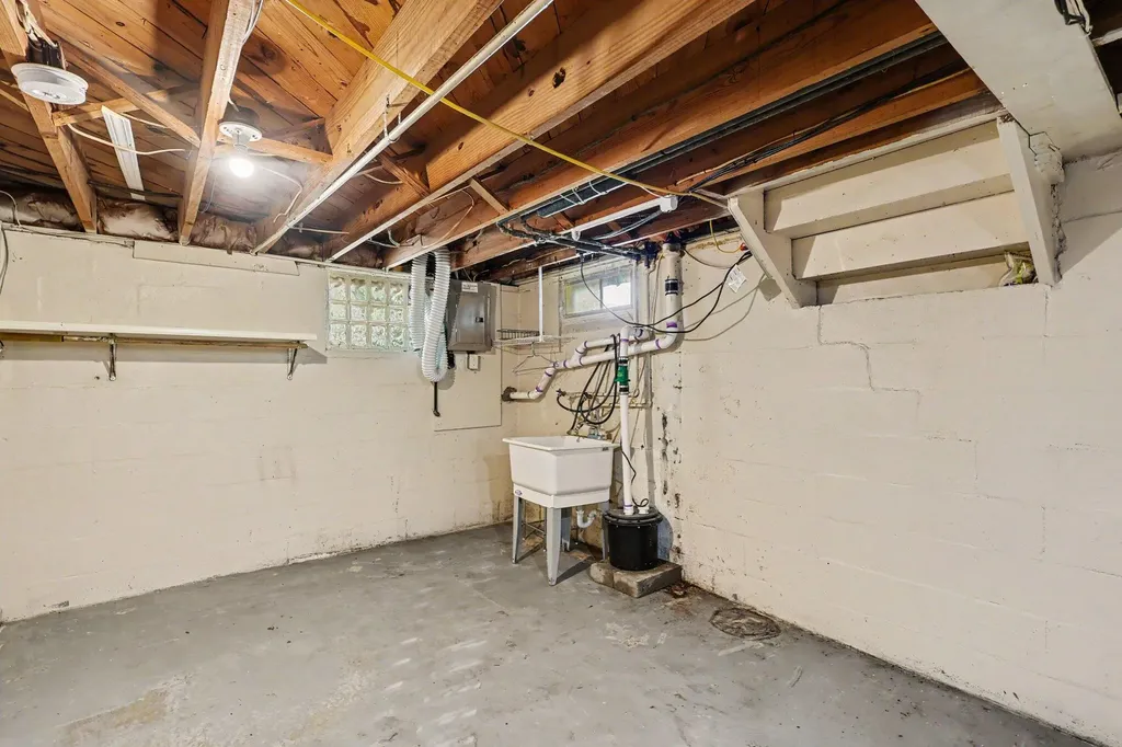 3329 Sanford Street Muskegon Heights City MI 49444