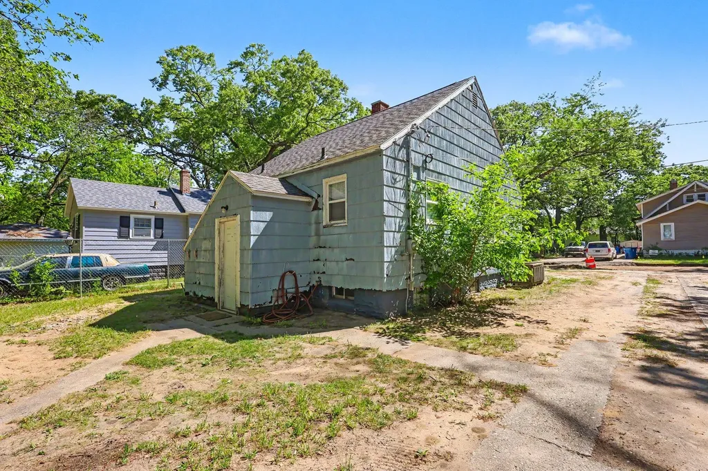 3329 Sanford Street Muskegon Heights City MI 49444