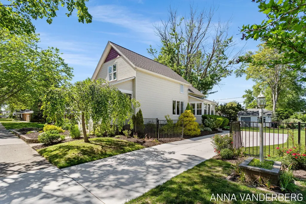 31 W 28th Street Holland City MI 49423