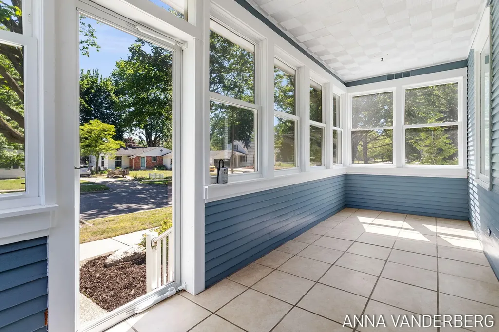 31 W 28th Street Holland City MI 49423