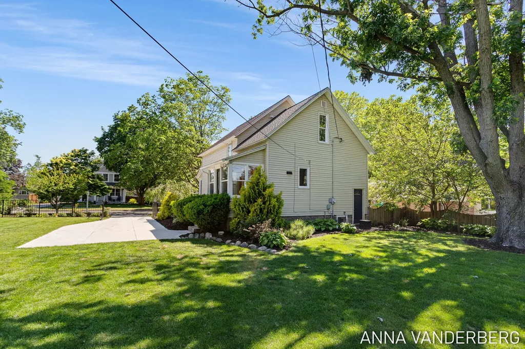31 W 28th Street Holland City MI 49423