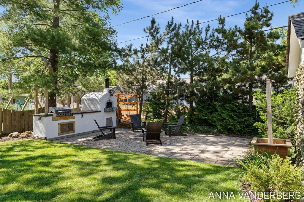 31 W 28th Street Holland City MI 49423