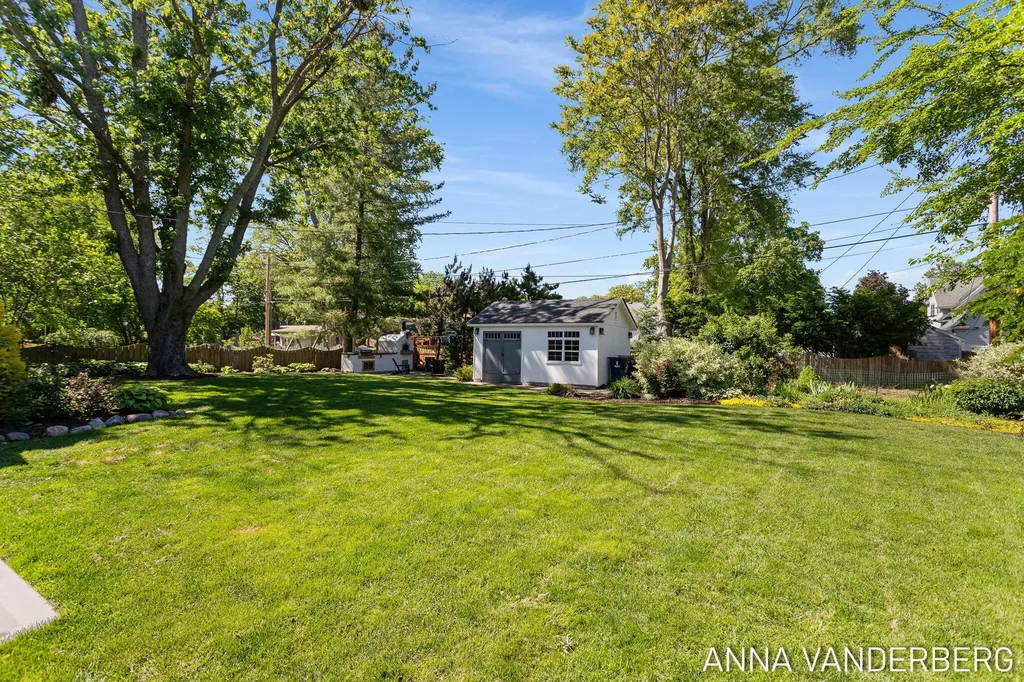 31 W 28th Street Holland City MI 49423