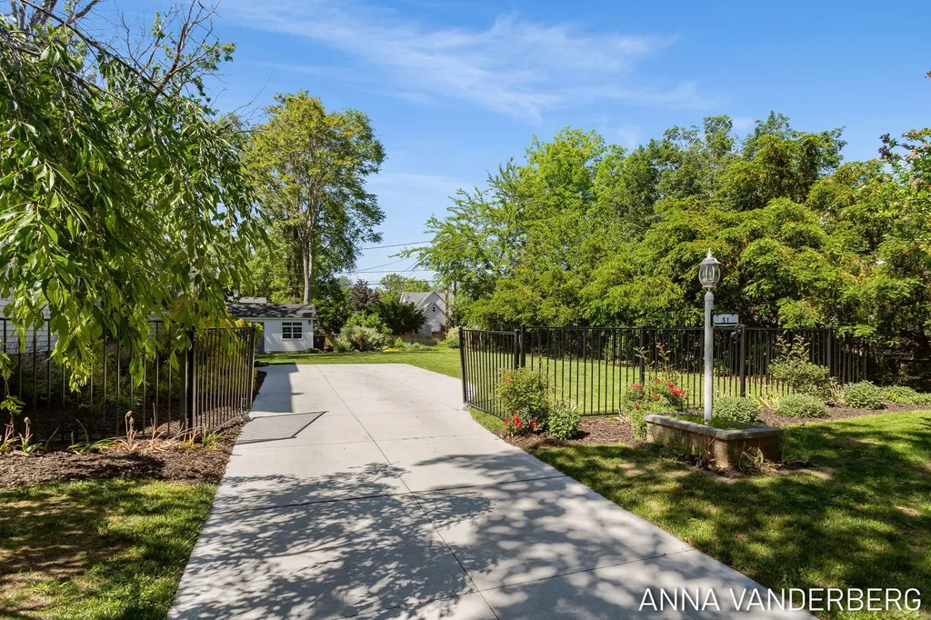 31 W 28th Street Holland City MI 49423