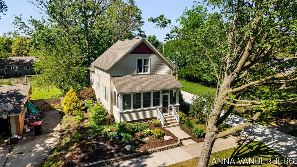 31 W 28th Street Holland City MI 49423